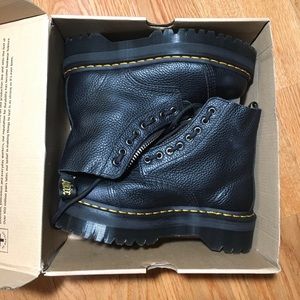 Dr Martens boots Sinclair- doc martens size 7 NEW